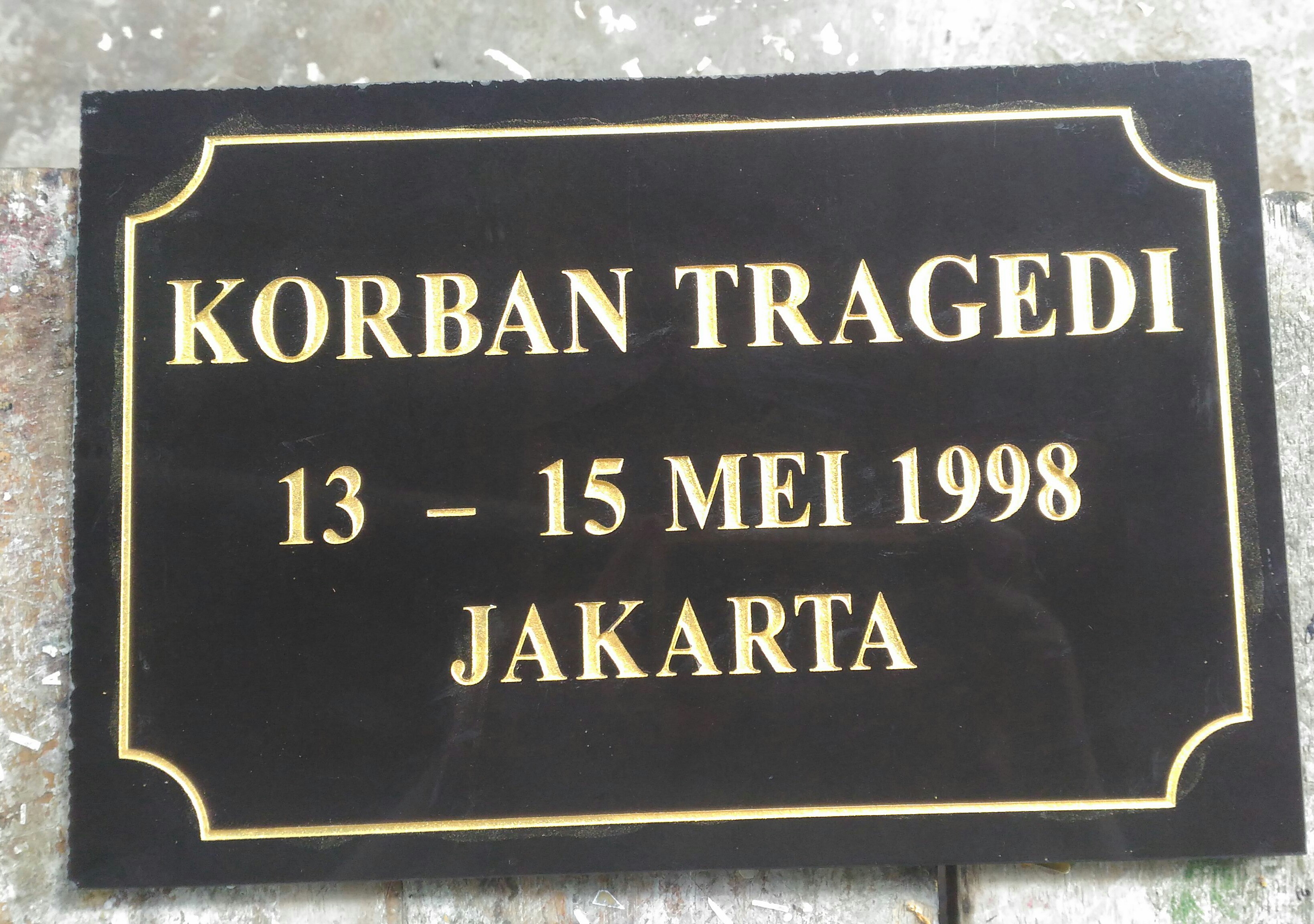 lempengan nisan 17