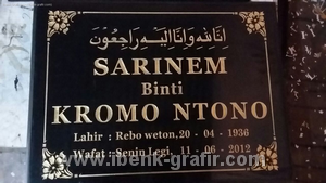 nisan lempengan 26