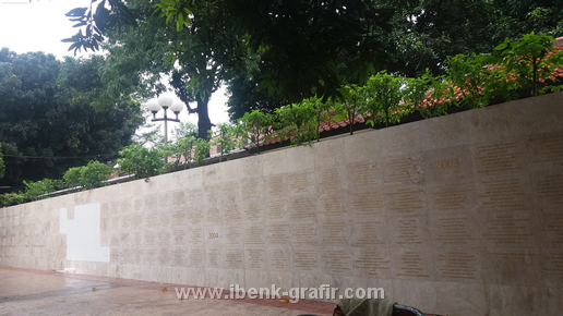 Grafir Dinding (Tembok abadi Taman Makam Pahlawan)
