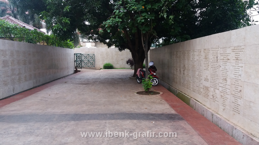 Grafir Dinding (Tembok abadi Taman Makam Pahlawan)