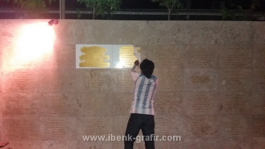 Grafir Dinding (Tembok abadi Taman Makam Pahlawan)